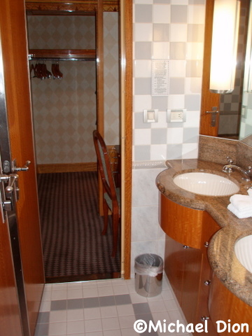 Disney Wonder Category 3 Cabin #8032 Master Bathroom