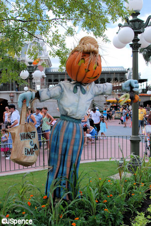 Town Square Scare-A-Crow