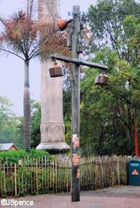 Anandapur Wooden Pole Lamppost