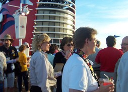 Dave, Annette, Vicki, Linda, and Steve Enjoy the warm Sun!