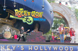 Rock &lsquo;n&rsquo; Glow Dance Party